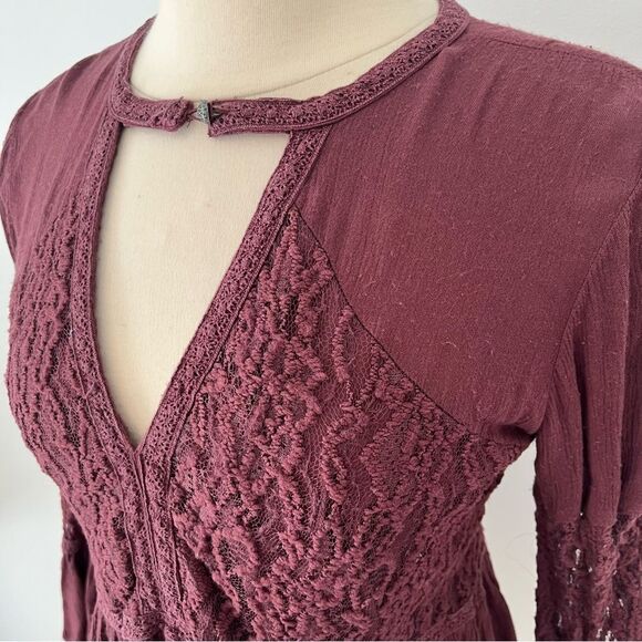 AE American Eagle Burgundy Lace Bell Sleeve Blouse Size Medium - Picture 2 of 6